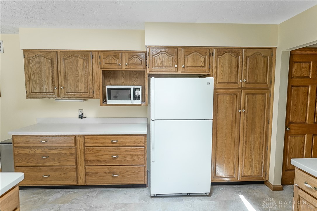 8464 Chambersburg Road Huber Heights, OH 45424 - Photo 11 of 44