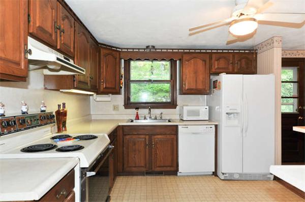 9 Mountain Road Burlington, MA 01803 - Photo 8 of 19 Gallery Image 8