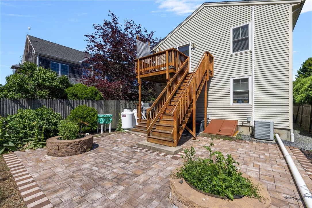 47 North Road Jamestown, RI 02835 - Photo 15 of 27 Rear