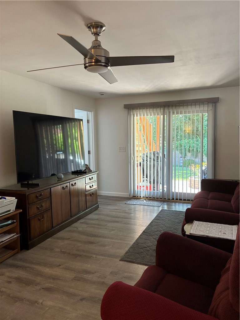 47 North Road Jamestown, RI 02835 - Photo 20 of 27 Unit A First Floor Living Room