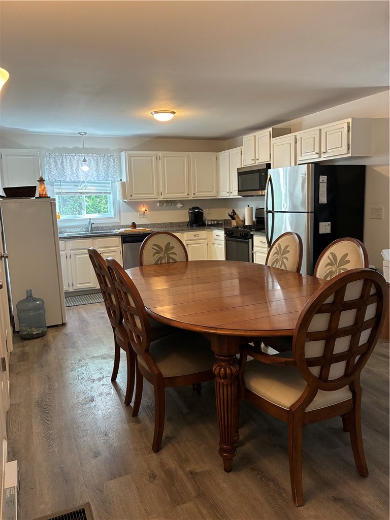 47 North Road Jamestown, RI 02835 - Photo 21 of 27 Unit A Eat in Kitchen