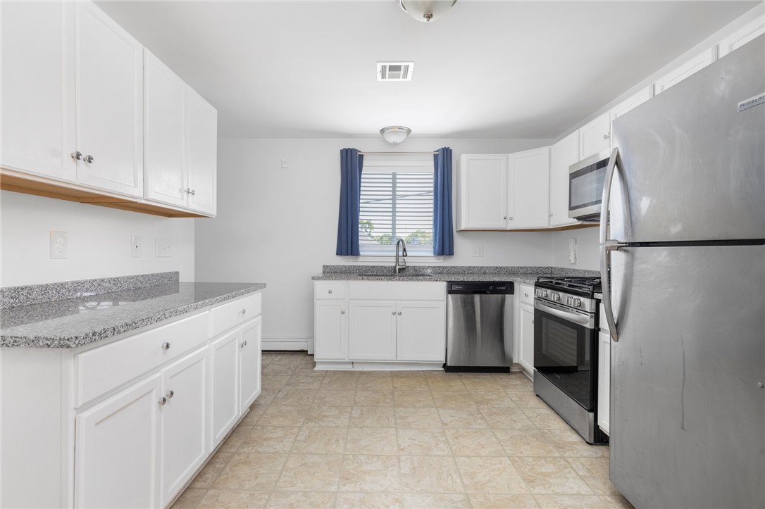 47 North Road Jamestown, RI 02835 - Photo 5 of 27 Second Floor Unit B Kitchen