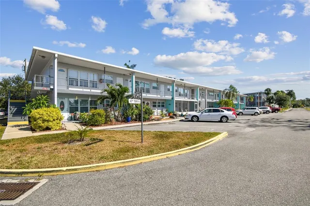 $133,000 | 5861 42nd Terrace North, Unit 1712, Kenneth City, FL 33709