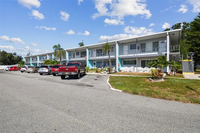 $133,000 | 5861 42nd Terrace North, Unit 1712, Kenneth City, FL 33709