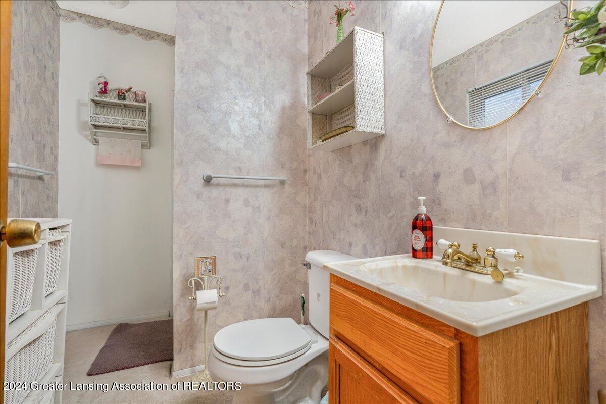 4130 Rivershell Lane Lansing, MI 48911 - Photo 14 of 31 Bathroom in primary
