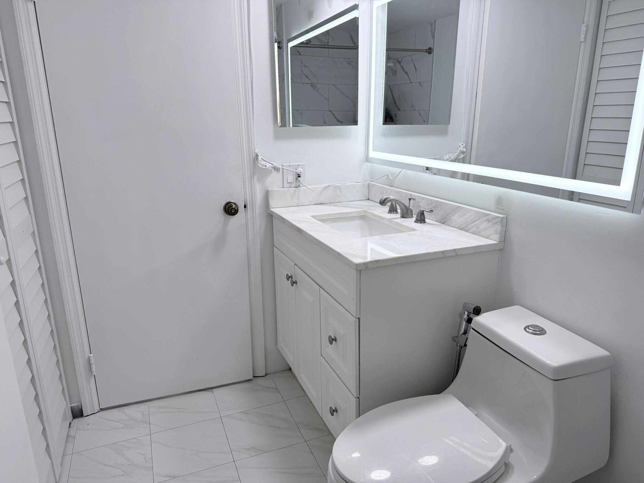 300 East Club Circle, Unit 107 Boca Raton, FL 33487 - Photo 12 of 16 2nd bath