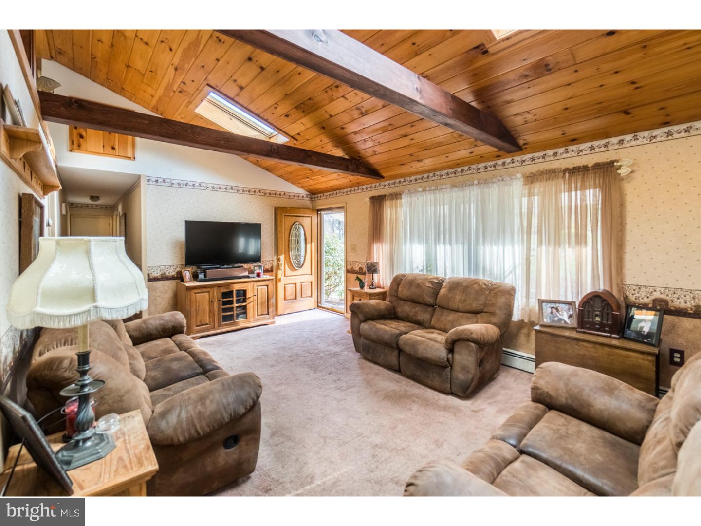 191 Papermill Road Barto, PA 19504 - Photo 3 of 22 Living Room
