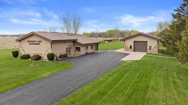 $899,900 | 1110 South Allen Road, Green Bay, WI 54311