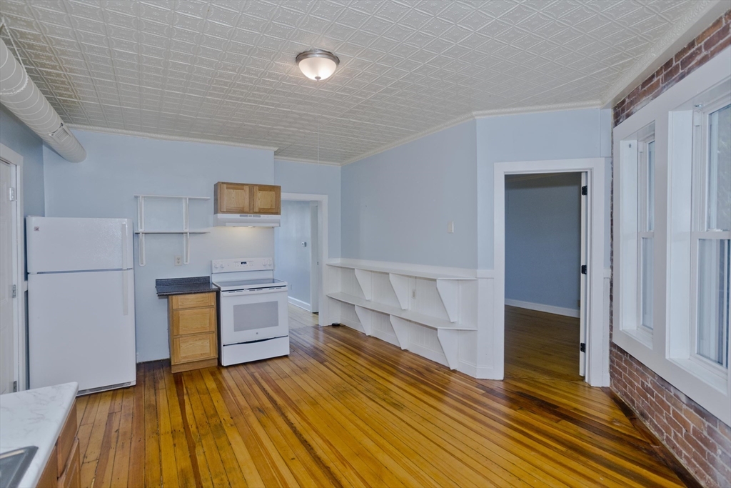 56 Pine Street Holyoke, MA 01040 - Photo 10 of 27