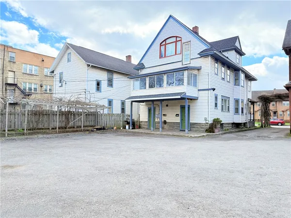 $1,850 | 948 Monroe Avenue, Rochester, NY 14620