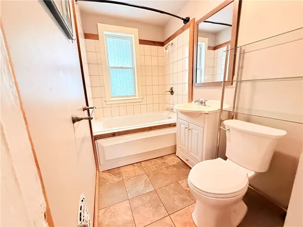 $1,850 | 948 Monroe Avenue, Rochester, NY 14620