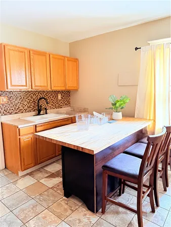 $1,850 | 948 Monroe Avenue, Rochester, NY 14620