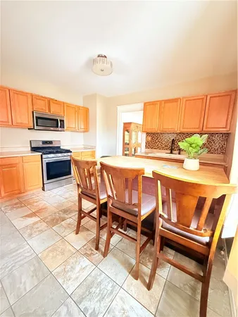 $1,850 | 948 Monroe Avenue, Rochester, NY 14620