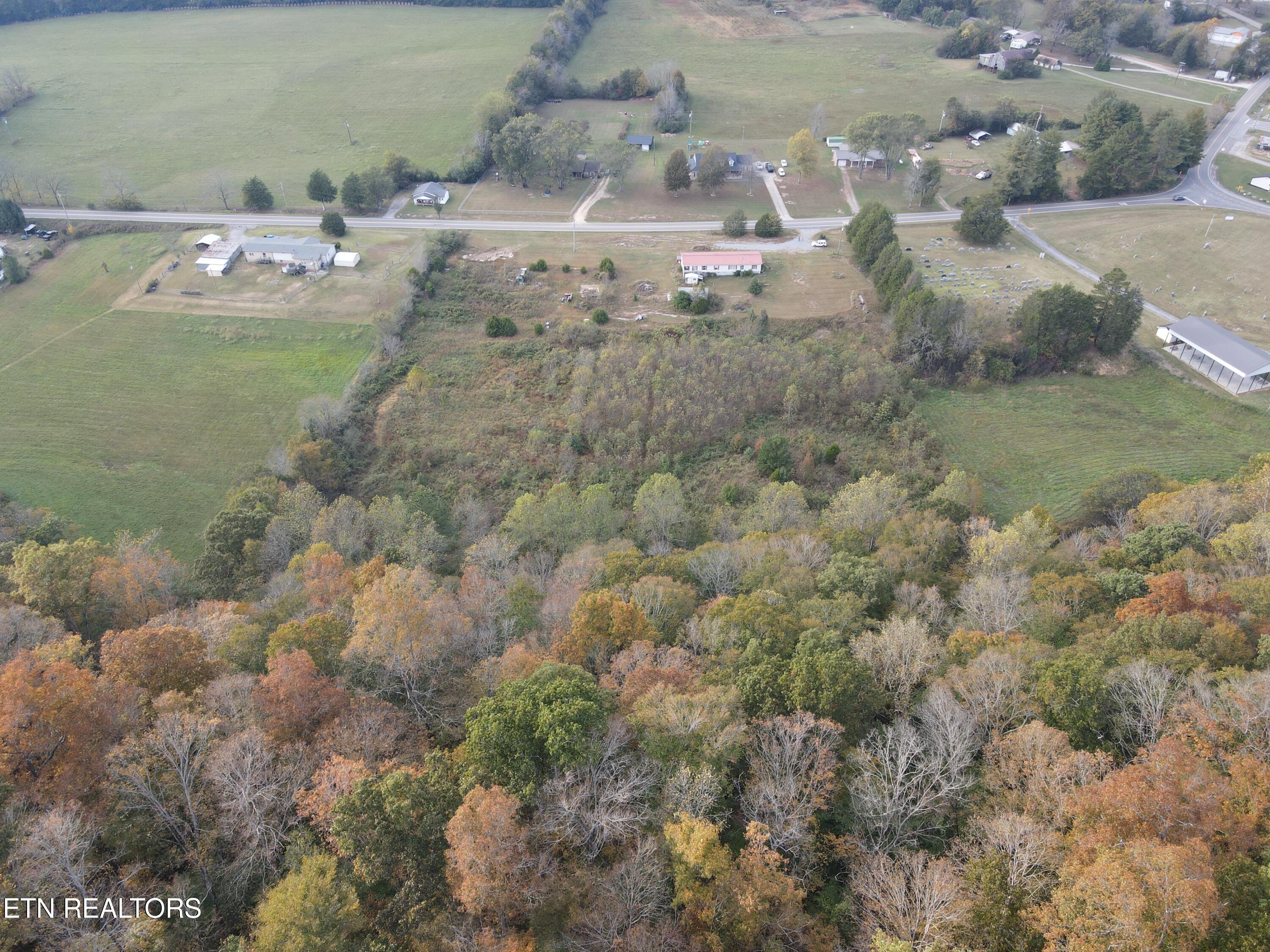 115 Sweetwater Road Philadelphia, TN 37846 - Photo 2 of 6 dji_fly_20251018_165922_57_1760821513586