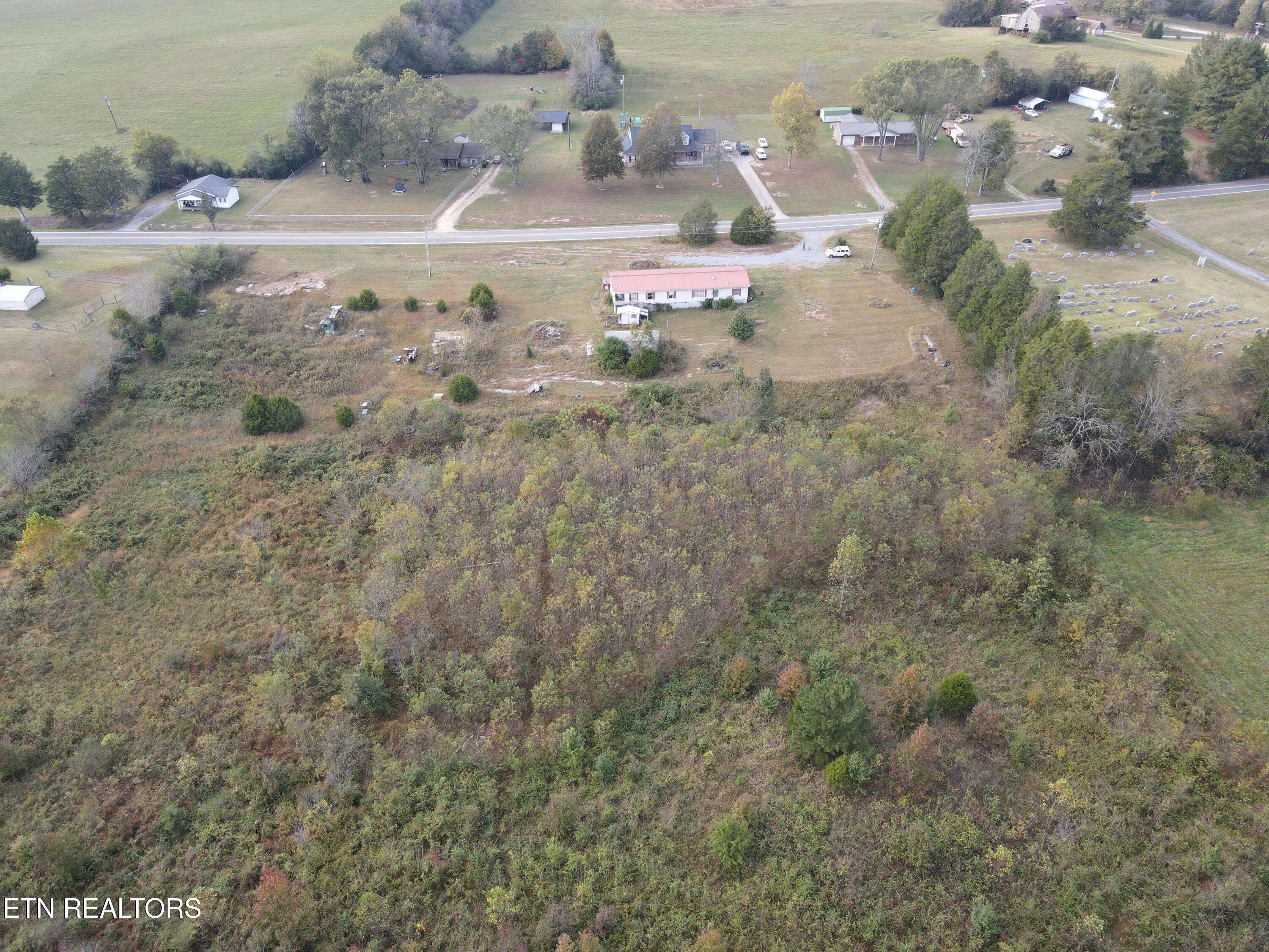 115 Sweetwater Road Philadelphia, TN 37846 - Photo 4 of 6 dji_fly_20251018_170138_61_1760821506065
