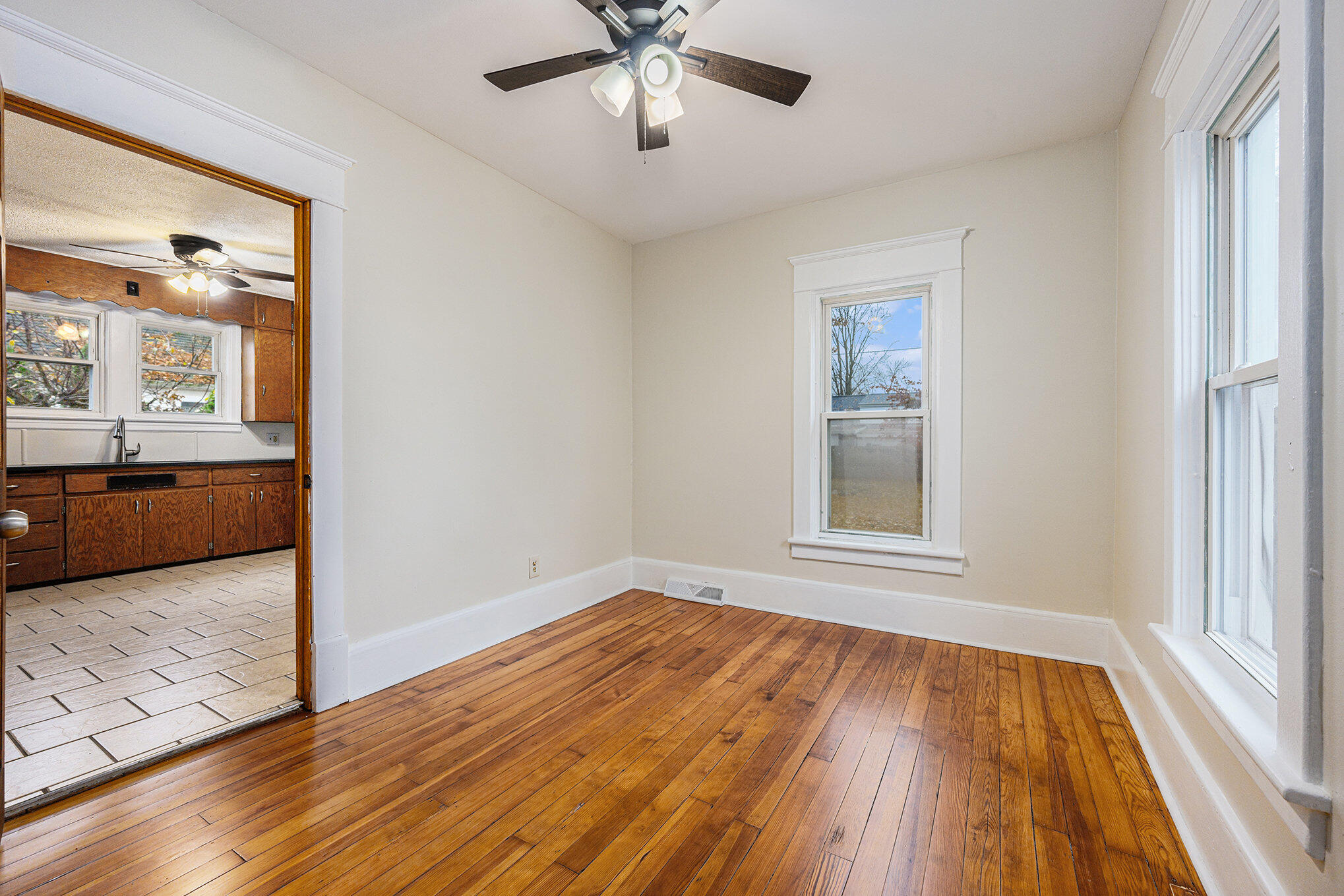633 South Constantine Street Three Rivers, MI 49093 - Photo 7 of 26 010_dsc_9365_518