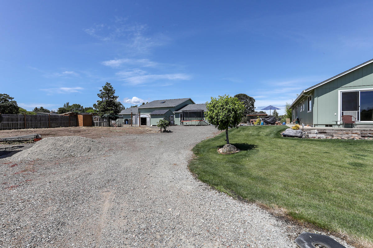 7000 Downing Road Central Point, OR 97502 - Photo 33 of 42 34