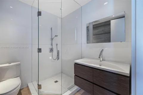 $4,650,000 | 5959 Collins Avenue, Unit 705, Miami Beach, FL 33140