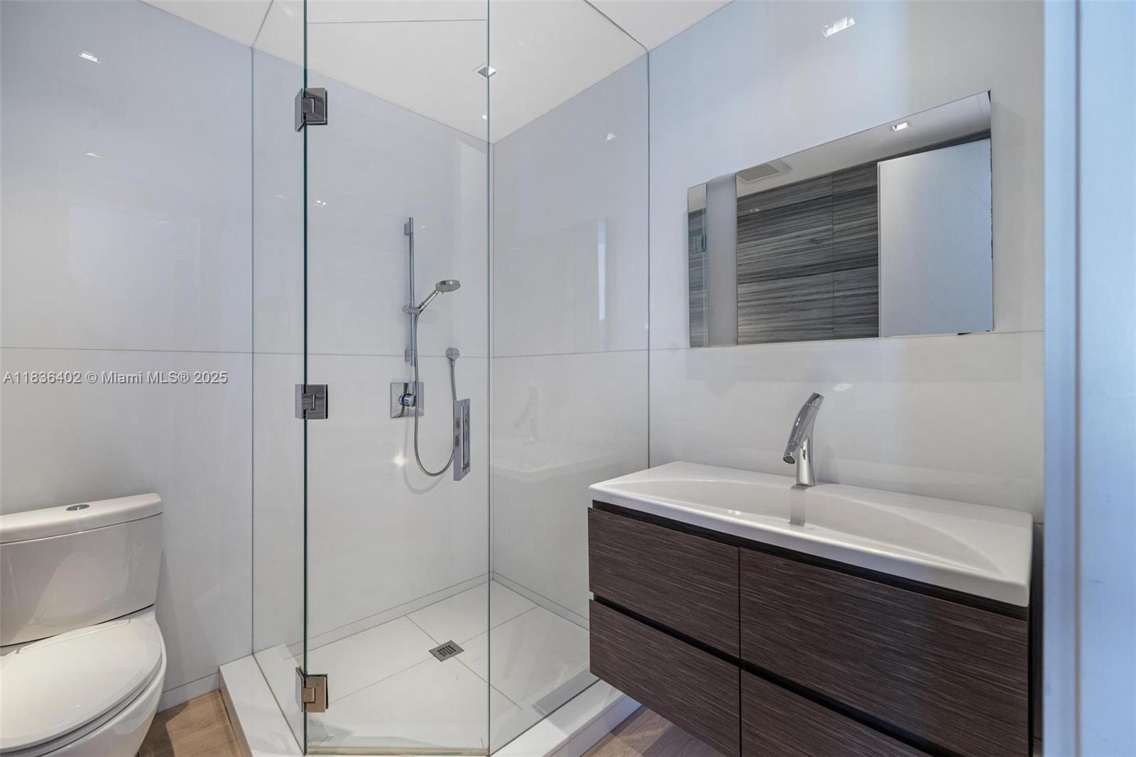 5959 Collins Avenue, Unit 705 Miami Beach, FL 33140 - Photo 16 of 23