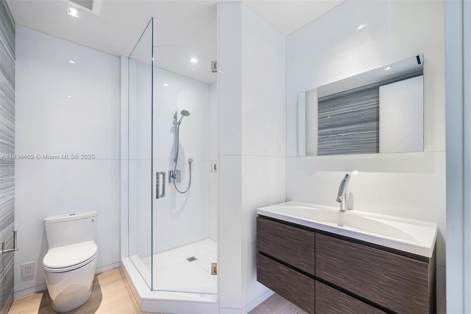 5959 Collins Avenue, Unit 705 Miami Beach, FL 33140 - Photo 18 of 23