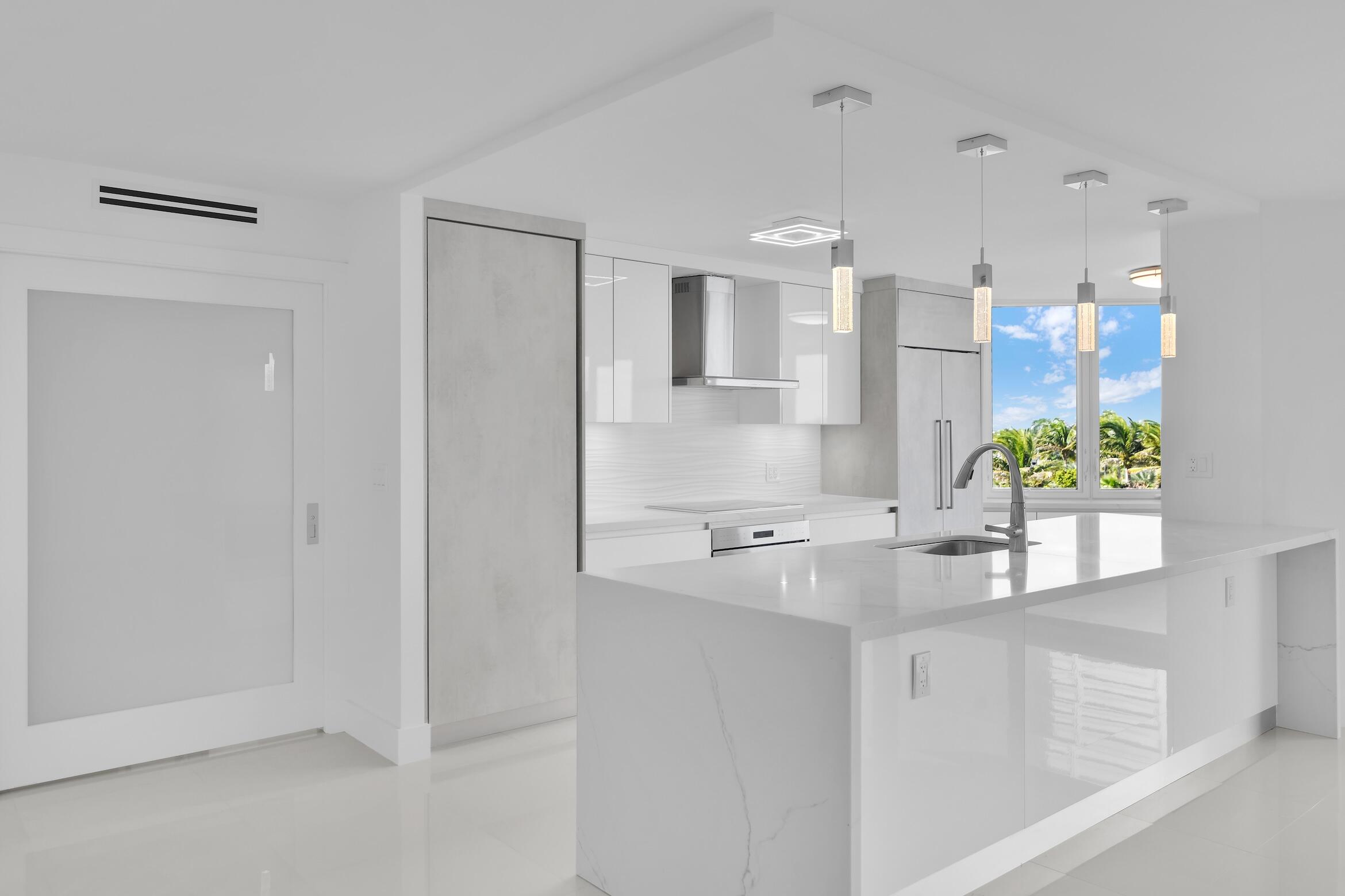 550 South Ocean Boulevard, Unit 403 Boca Raton, FL 33432 - Photo 27 of 64 Open kitchen