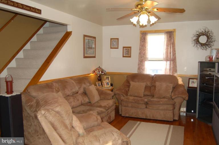 1740 Drexel Road Dundalk, MD 21222 - Photo 2 of 17 LIVING ROOM