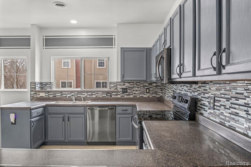 22722 Goddard Road Taylor, MI 48180 - Photo 11 of 37