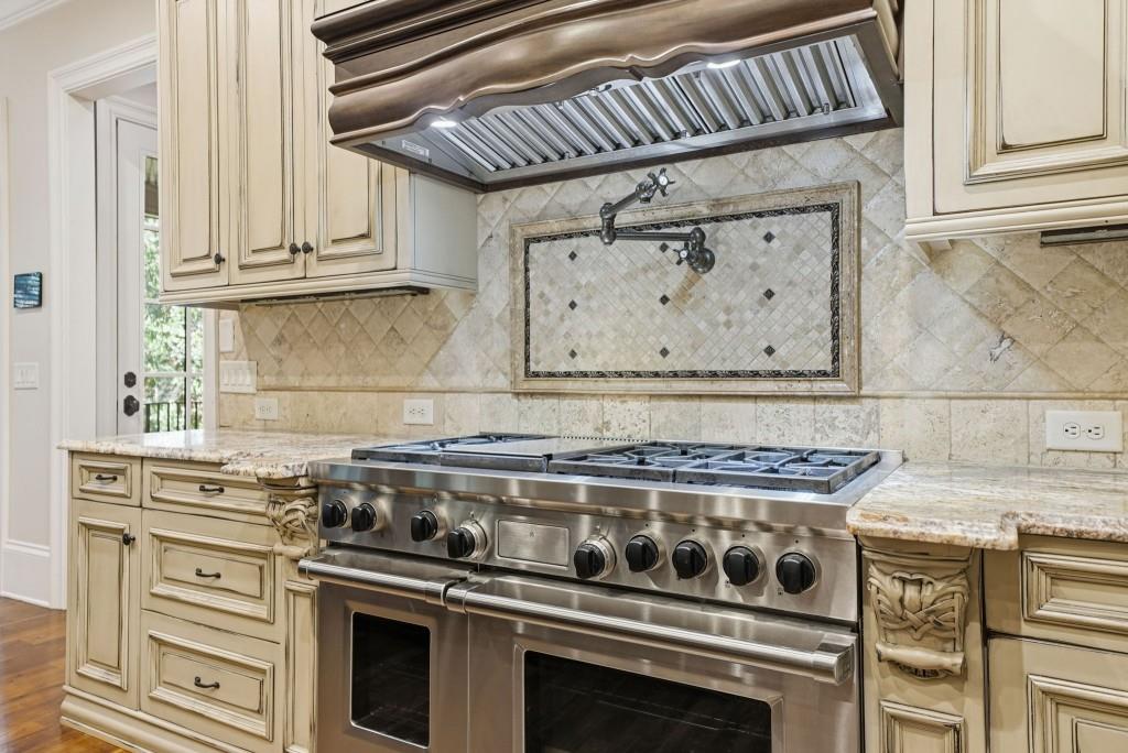 841 Camden Park Court Atlanta, GA 30342 - Photo 14 of 120