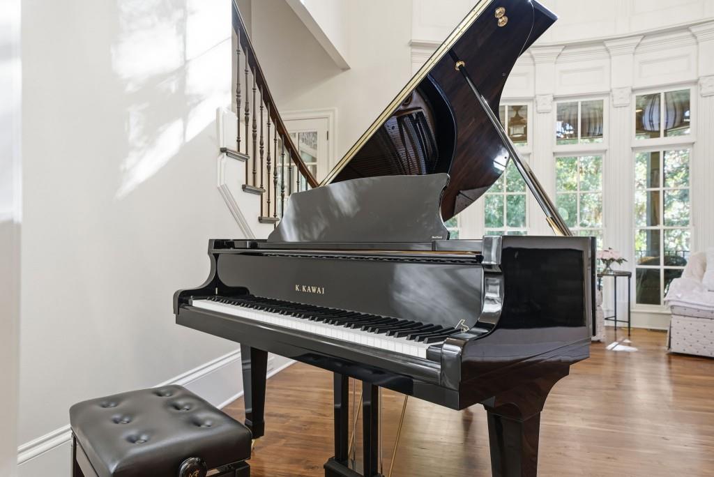 841 Camden Park Court Atlanta, GA 30342 - Photo 16 of 120