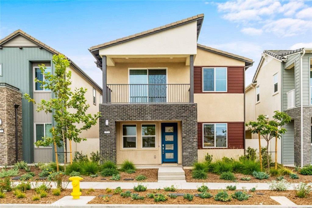 374 Baluster Irvine, CA 92618 - Photo 42 of 64 a front view of a house with garden