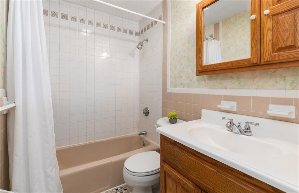 42 Main Street, Unit 22 North Reading, MA 01864 - Photo 19 of 37 a bathroom with a sink a toilet and a bathtub