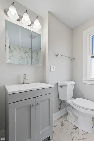 $490,000 | 9845 South Hoyne Avenue, Chicago, IL 60643