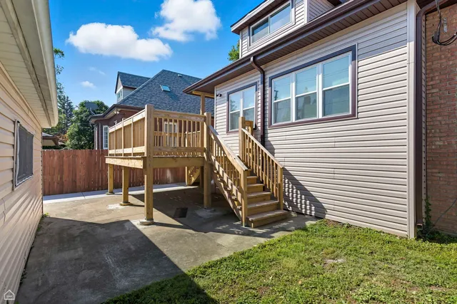 $490,000 | 9845 South Hoyne Avenue, Chicago, IL 60643