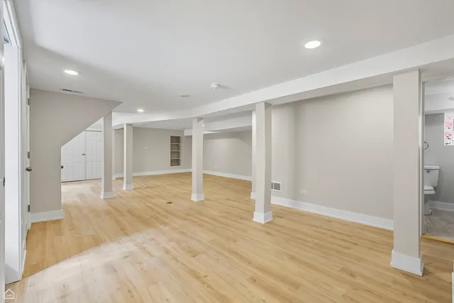 $490,000 | 9845 South Hoyne Avenue, Chicago, IL 60643