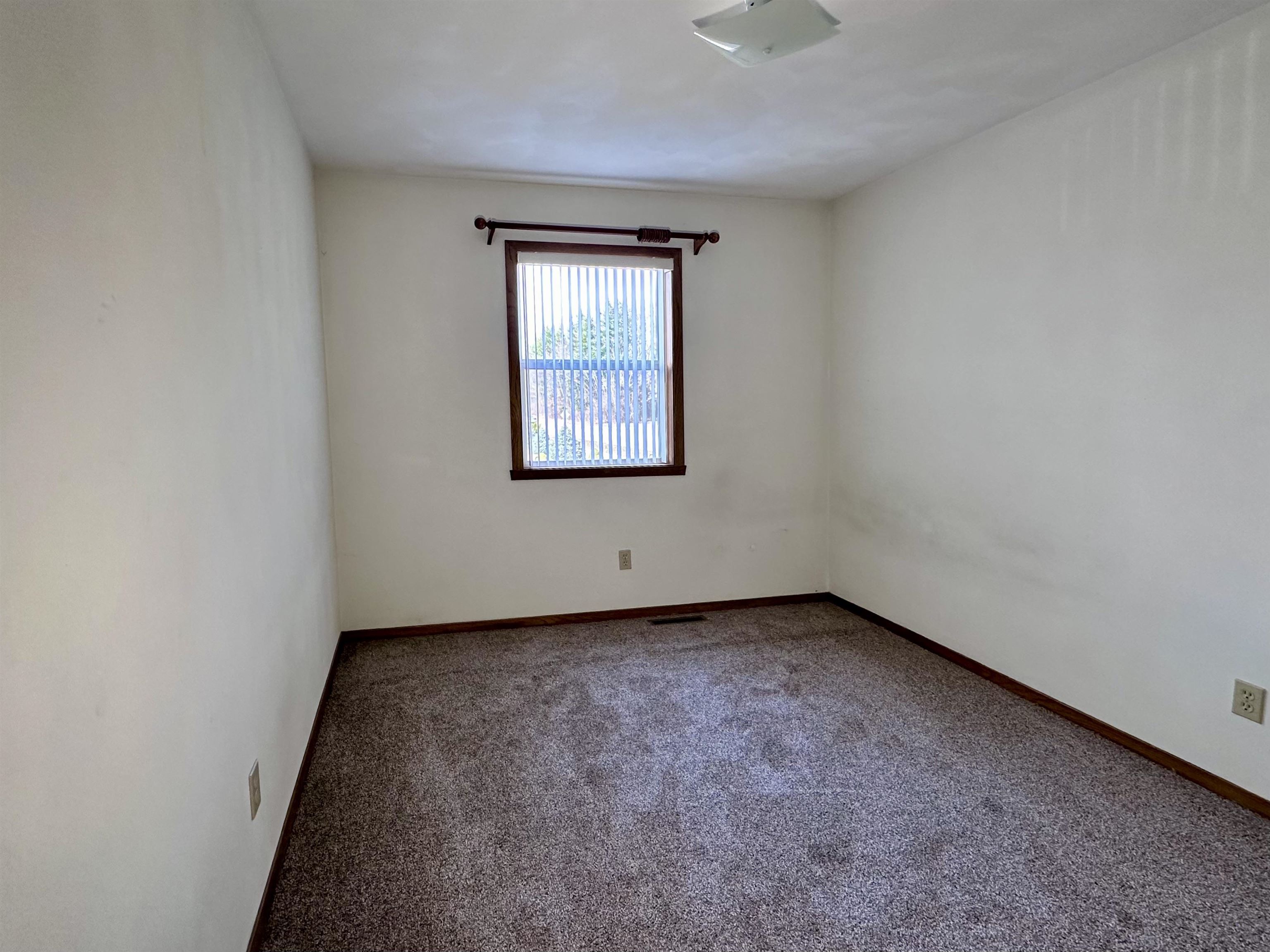 6497 Maeve Lane Rockford, IL 61107 - Photo 6 of 24 an empty room with a window