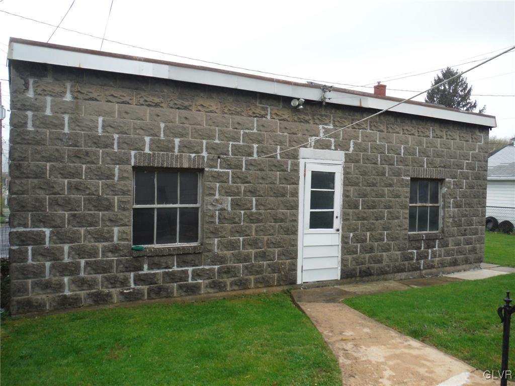 626 Pembroke Road Bethlehem, PA 18018 - Photo 4 of 10 Gallery Image 4
