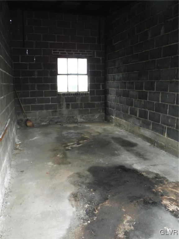 626 Pembroke Road Bethlehem, PA 18018 - Photo 8 of 10 Gallery Image 8
