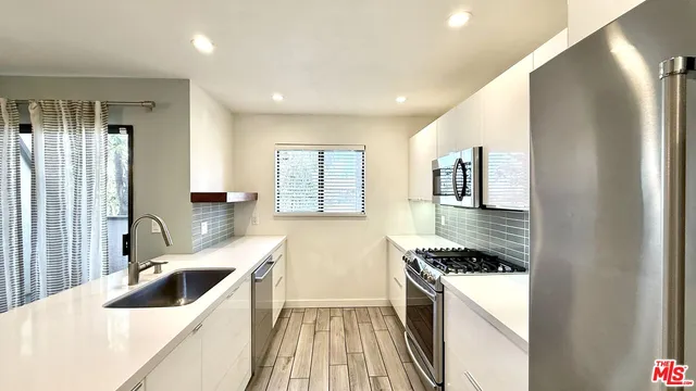 $5,000 | 1802 20th Street, Unit B, Santa Monica, CA 90404