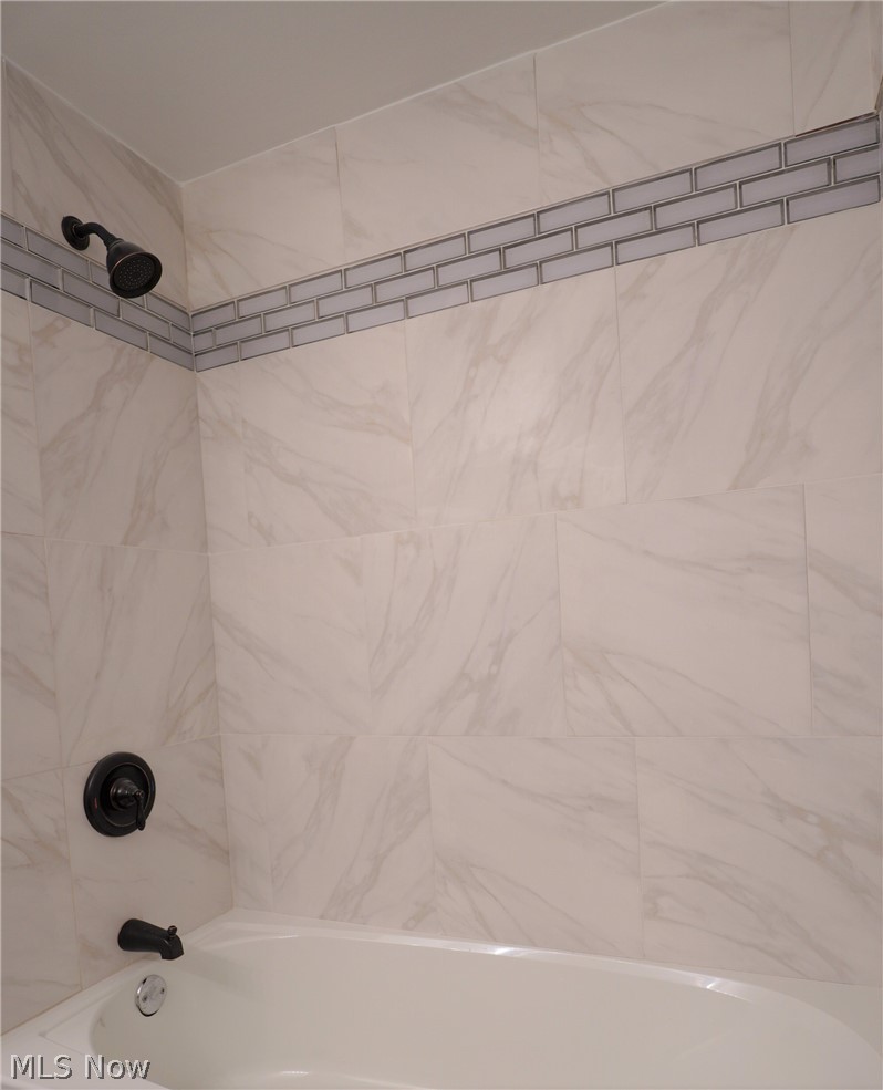 9822 Struthers Road New Middletown, OH 44442 - Photo 9 of 20 2nd Bath Shower