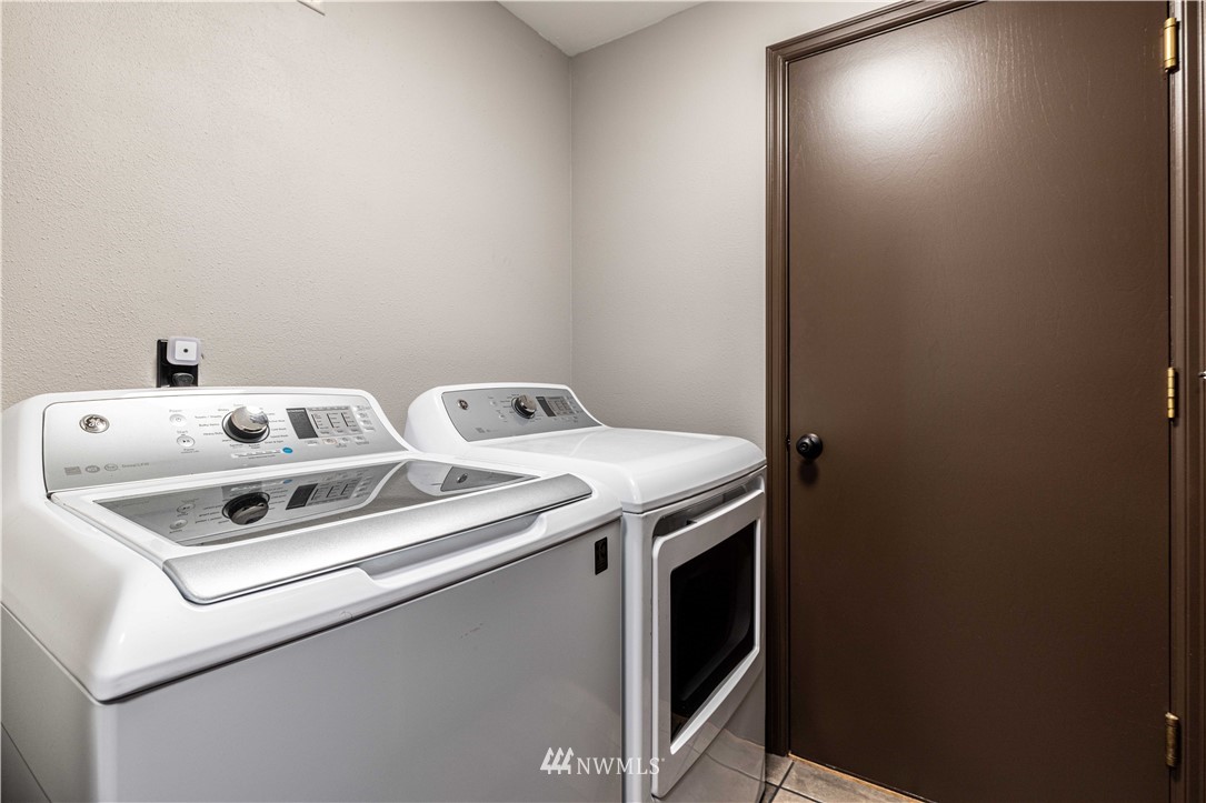 25904 202nd Avenue Southeast Covington, WA 98042 - Photo 12 of 24 a utility room with dryer and washer