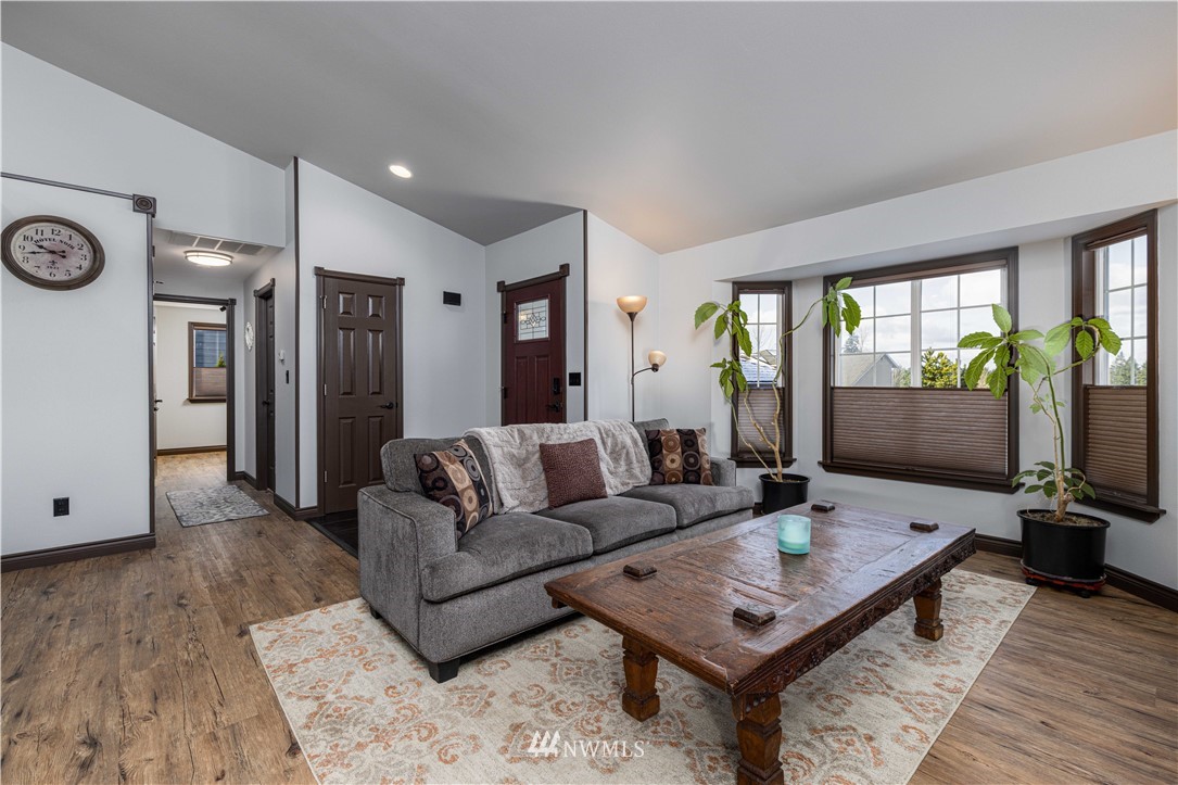 25904 202nd Avenue Southeast Covington, WA 98042 - Photo 4 of 24 a living room with furniture and wooden floor