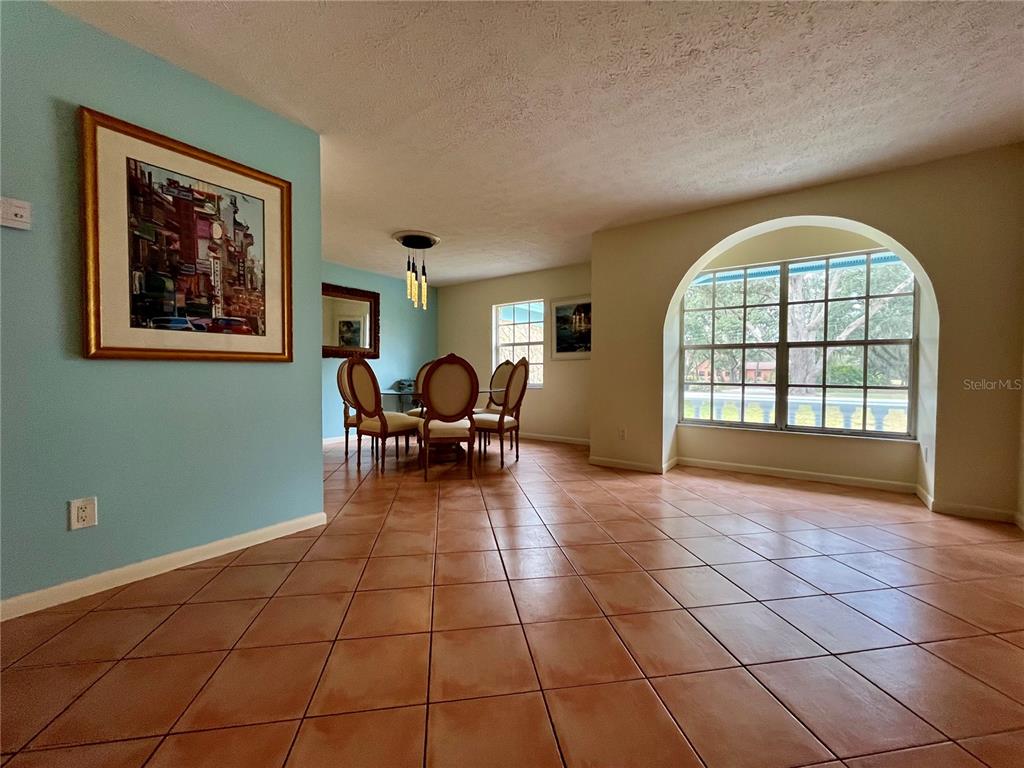 6604 Flicker Court Seffner, FL 33584 - Photo 5 of 32 a view of a livingroom with furniture and window