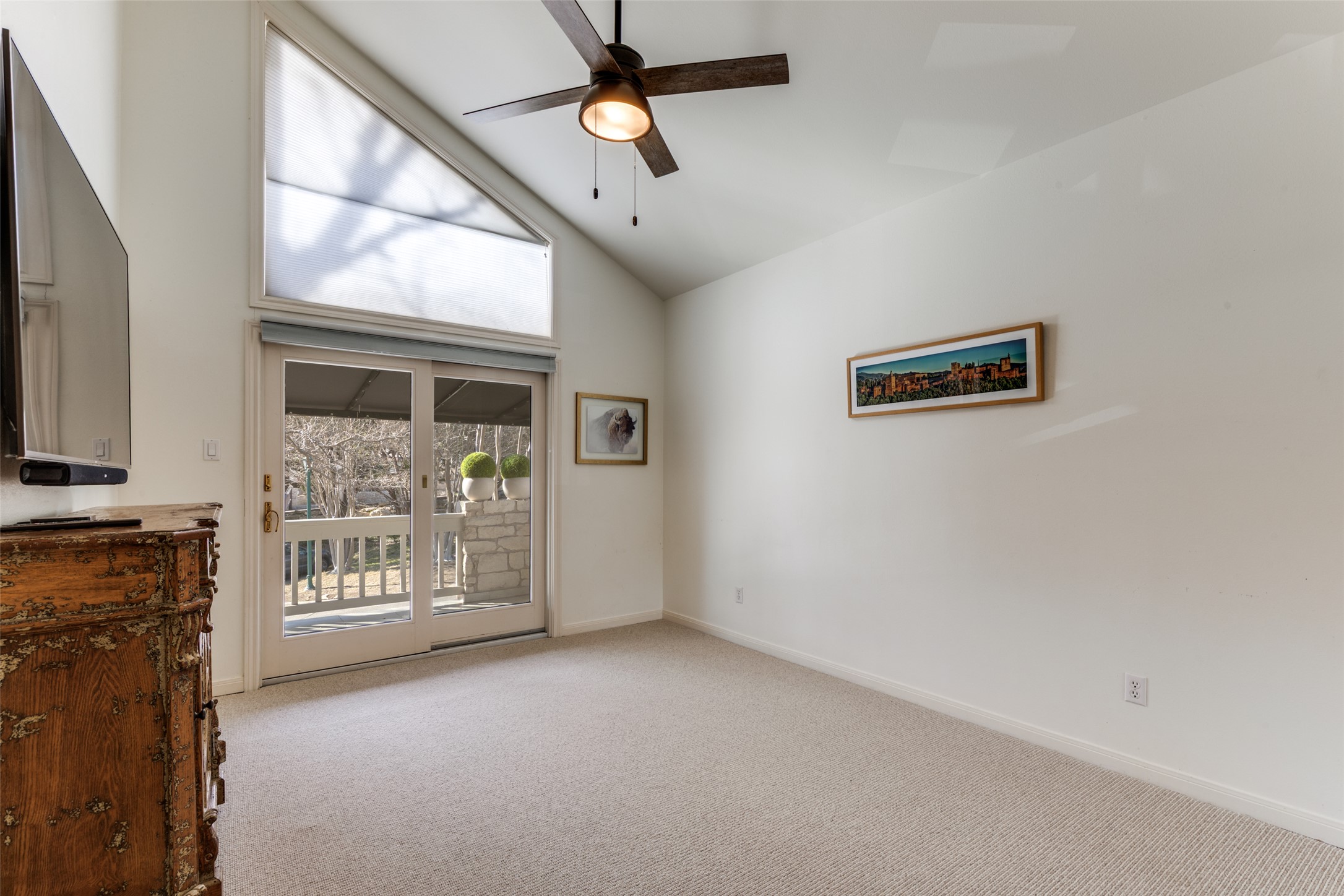 6815 Cougar Run Austin, TX 78731 - Photo 17 of 27 3rd bedroom with balcony
