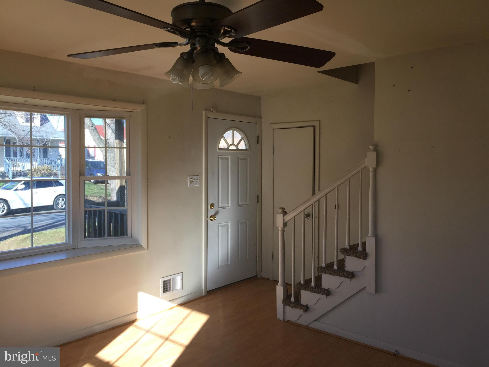 241 Carroll Road Pasadena, MD 21122 - Photo 6 of 16 Living Room/Foyer