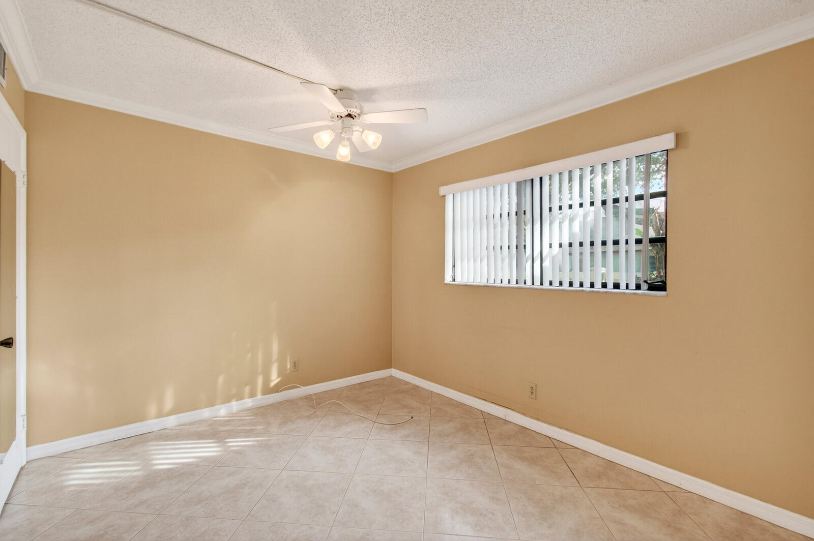 3951 Northeast 19th Road, Unit 1701 Pompano Beach, FL 33064 - Photo 44 of 82 DSC_6596