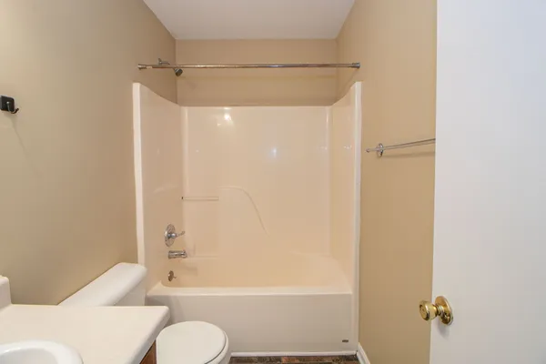 $905 | 363 Peabody Drive, Unit 2, Clarksville, TN 37042