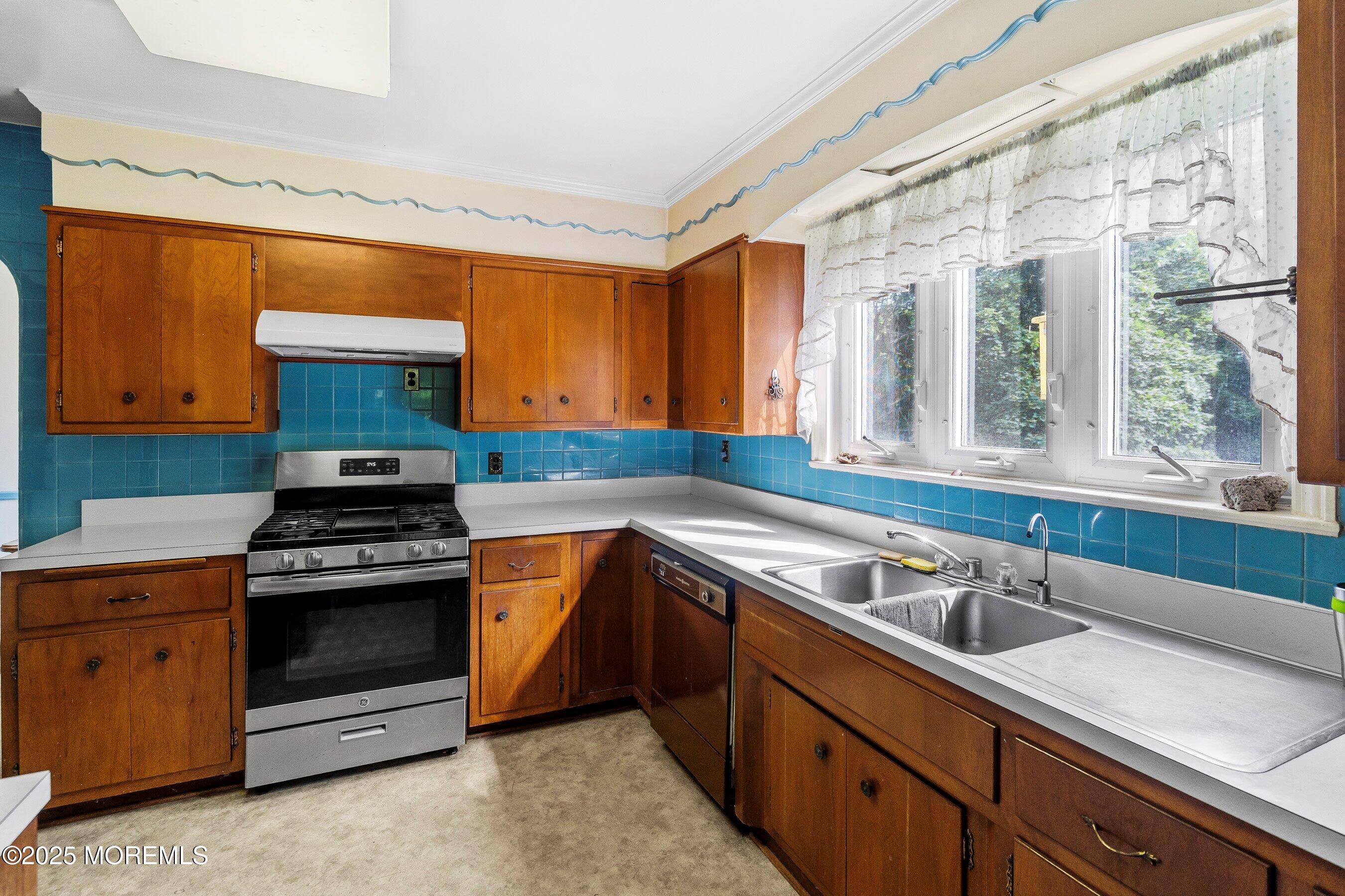 47 Court Street Freehold, NJ 07728 - Photo 11 of 31 Kitchen