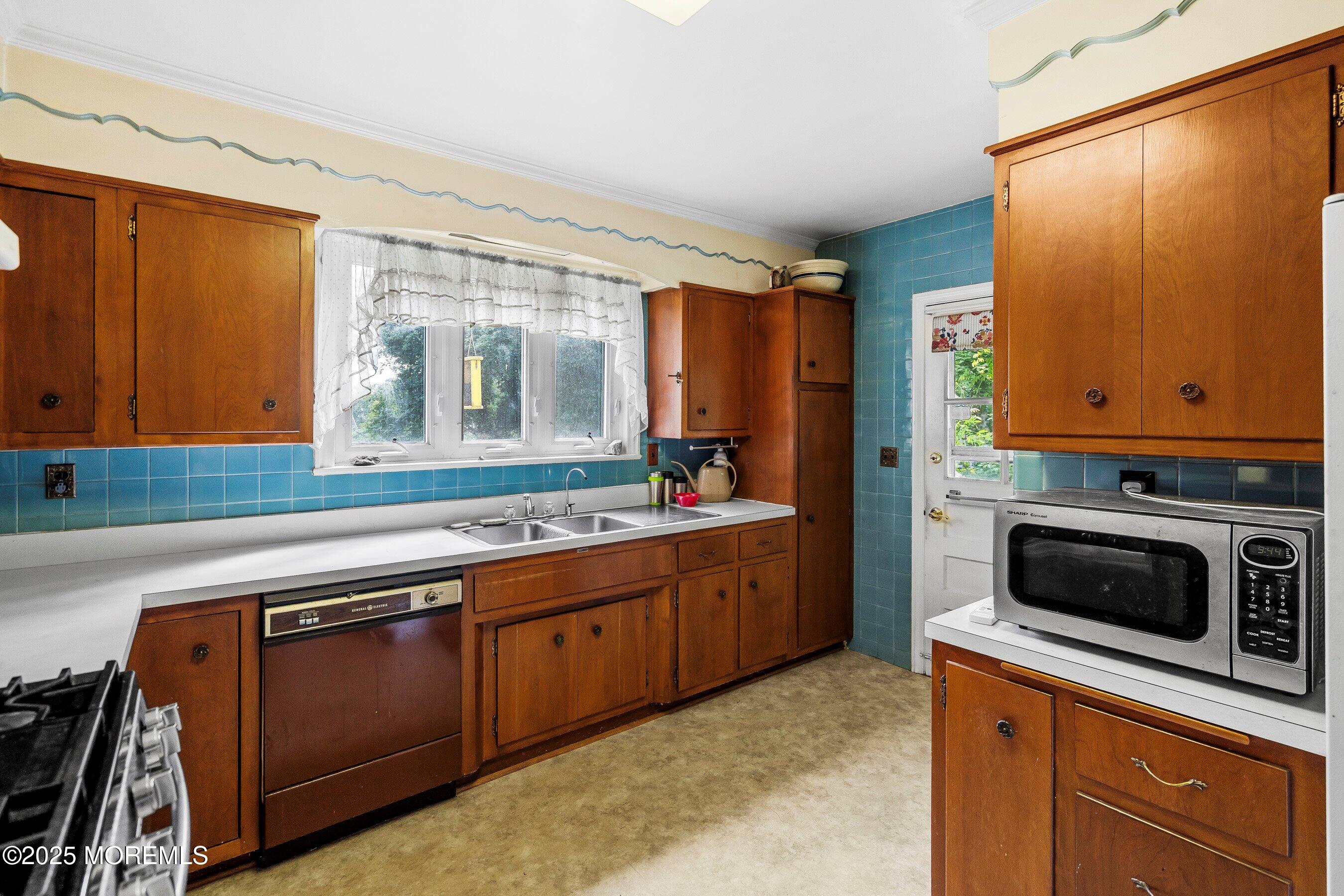47 Court Street Freehold, NJ 07728 - Photo 13 of 31 Kitchen