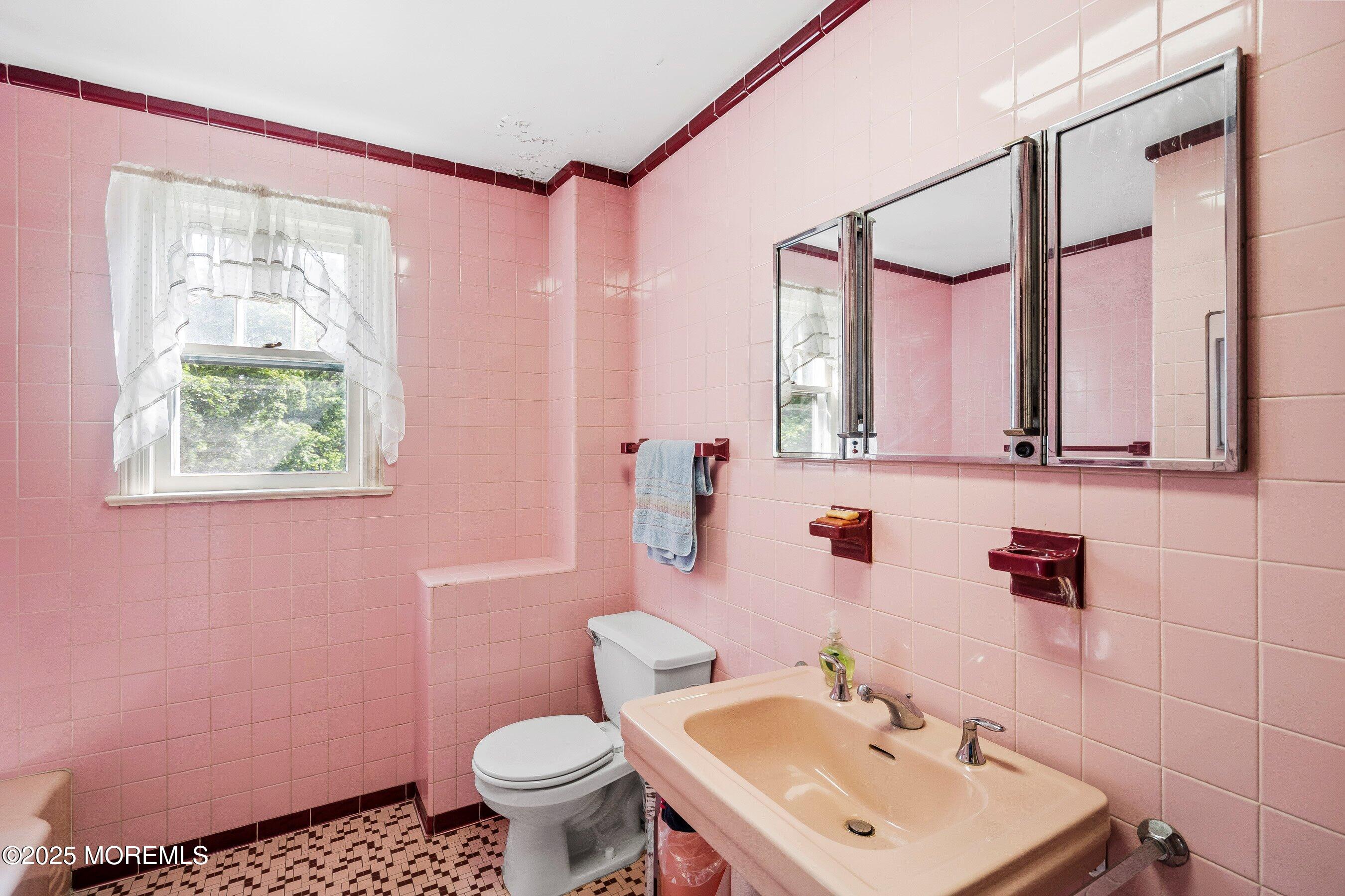 47 Court Street Freehold, NJ 07728 - Photo 18 of 31 Main Bath (upstairs)