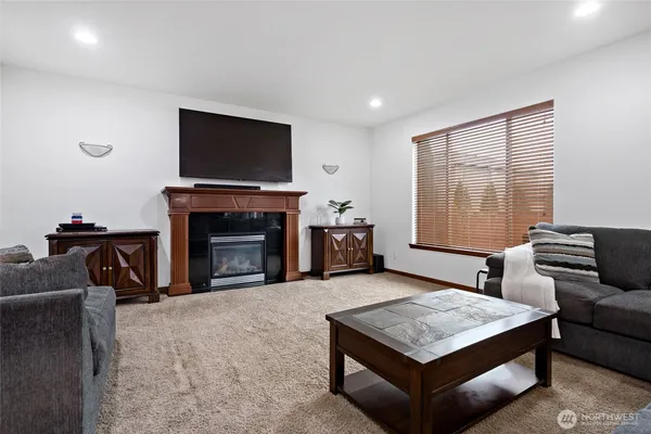 $699,000 | 1515 Daffodil Avenue Northeast, Orting, WA 98360